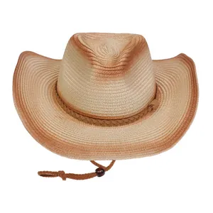 Detalle de sombrero vaquero de paja tejida con correa ajustable y acabado degradado texturizado