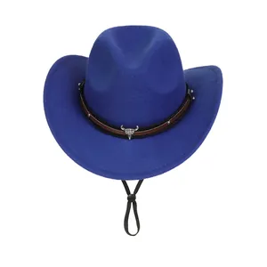 Chapeau de cowboy western en feutre bleu avec boucle tête de taureau et cordon coupe-vent