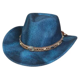 Detail des ethnischen Perlenbandes und Türkis-Inlays auf einem blauen Cowboyhut