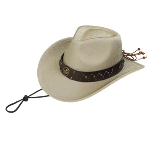 Détail du chapeau de cowboy à paillettes avec bandeau clouté et jugulaire réglable