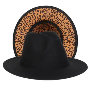 Cappello fedora nero classico con elegante fodera leopardata sulla tesa larga interna