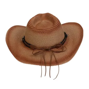 Detalle del tejido de paja natural y degradado en este sombrero de sol vaquero