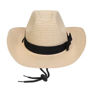Detailaufnahme Stroh-Cowboyhut mit schwarzem Band, Schleife und verstellbarer Kordel