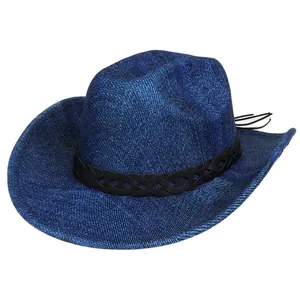 Detail eines dunkelblauen Cowboyhuts aus Denim mit schwarzem Lederband und Quasten