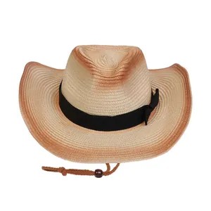 Detalle de textura de sombrero de paja con lazo negro y correa ajustable de barbilla