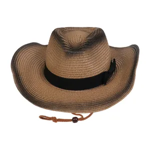Detalle de sombrero vaquero de paja con degradado marrón y barboquejo ajustable