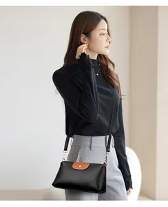 Elegante bolso bandolera negro para teléfono con solapa marrón para mujer moda 2025