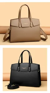 Comparaison de sacs à main en cuir kaki et noir avec texture litchi et logo doré en relief