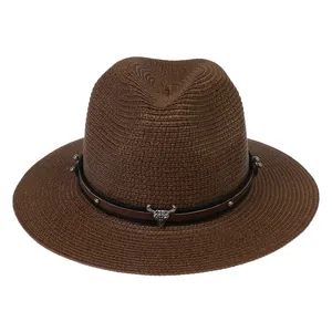 Chapeau Panama classique en paille marron avec bande en cuir et tête de taureau argentée