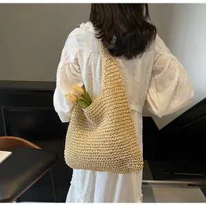 Detail of straw woven tote bag featuring hollow knit texture and large storage capacity