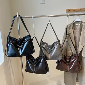 Grands sacs cabas rétro en cuir ciré disponibles en quatre couleurs pour le quotidien