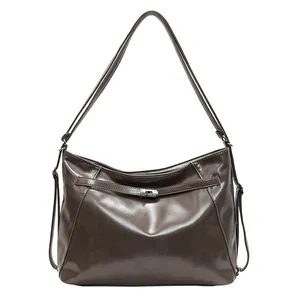 Sac à dos et cabas polyvalent en similicuir gris foncé avec fermoir rotatif en métal