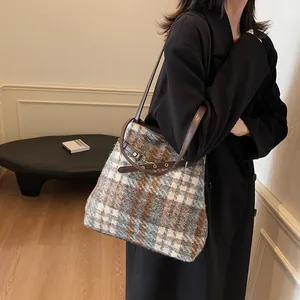 Große gestreifte Tweed-Einkaufstasche mit Lederriemen für Damen als lässige Schultertasche
