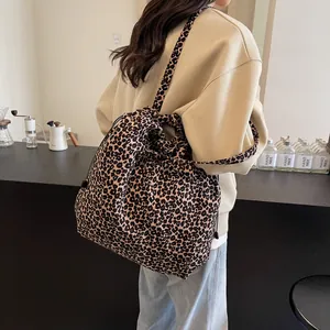 Sac fourre-tout chic imprimé léopard avec cordon de serrage pour un style通勤 élégant