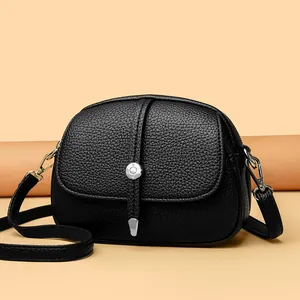 Minimalistische schwarze Damen-Umhängetasche aus genarbtem Leder mit silbernen Details