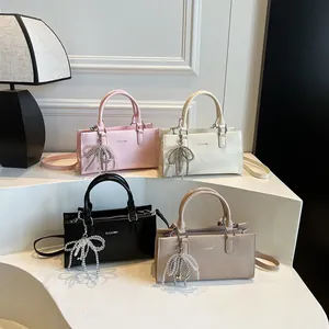 Minimalistische Leder-Einkaufstasche für Damen in vier Farben mit Perlenbogen und Schultergurt
