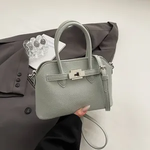 Borsa Donna Minimalista in Pelle PU a Grana Litchi a Forma di Conchiglia Borsa a Mano con Ciondolo a Cuore Tracolla