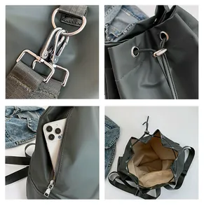 Detailansicht des grünen Kordelzug-Rucksacks mit Metallhaken und seitlicher Reißverschlusstasche
