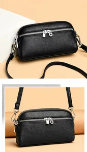 Détails des sacs à bandoulière en cuir grainé avec double fermeture éclair et métal argenté