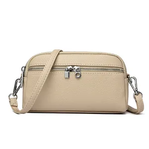 Sac bandoulière beige multicouche en cuir à motif litchi avec finitions argentées