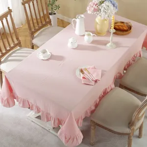 Nappe rose en coton à volants pour une décoration de table rustique de style campagne française