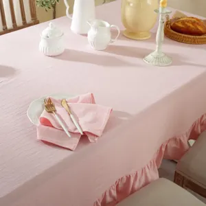 Nappe en coton rose clair avec bords à volants et serviette assortie pour la maison