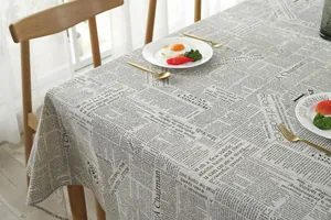 Detail van het katoenen linnen tafelkleed met vintage krantenprint voor eettafels