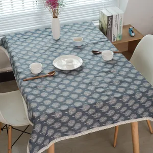 Nappe en coton et lin bleu marine avec motif d'arbres blancs et bordure en dentelle
