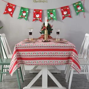 Feestelijk rood en wit kersttafelkleed met patronen van rendieren en sneeuwvlokken