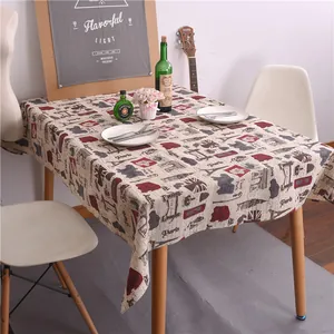 Detailopname van vintage katoen-linnen tafelkleed met Europese monumenten en retro prints