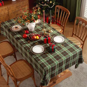 Klassiek groen en bruin geruit rechthoekig tafelkleed voor kersttafeldecoratie