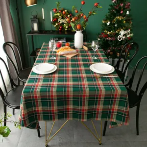 Klassiek rood en groen geruit tafelkleed voor kersttafeldecoratie en feest