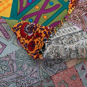 Tovaglia bohémien in cotone e lino con motivi paisley colorati e vivaci stampe floreali
