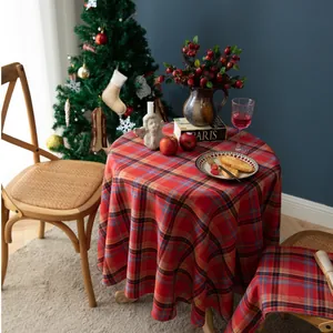 Runde rot-karierte Tischdecke aus Baumwoll-Leinen mit nordischem Weihnachts-Schottenmuster