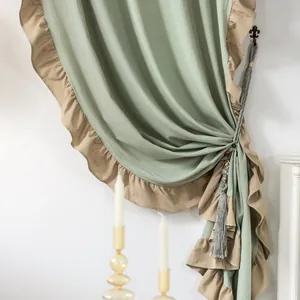 Vorhänge in Pastellgrün und Khaki mit Rüschenkanten und Perlen-Quasten-Raffhaltern