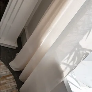 Rideau beige crème texture gaufre style japonais avec effets d'ombre et de lumière