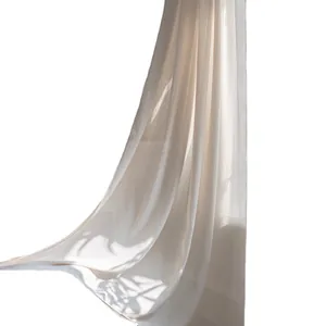 Rideau minimaliste japonais semi-transparent blanc cassé avec texture en maille fine