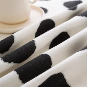 Mantel grueso de algodón y lino con diseño minimalista de manchas negras y blancas
