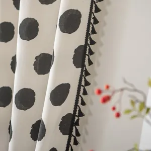 Cortina de algodón y lino de estilo nórdico con lunares negros y bordes de borlas