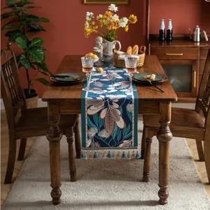 Chemin de table jacquard vintage à motif de feuilles tropicales et glands décoratifs