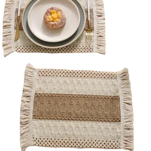 Mantel individual rectangular boho resistente al calor con flecos y rayas