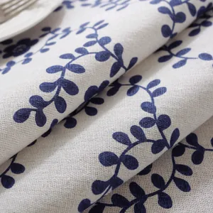 Minimalistisch katoen-linnen tafelkleed met blauwe bloemenprint voor eetkamerdecoratie