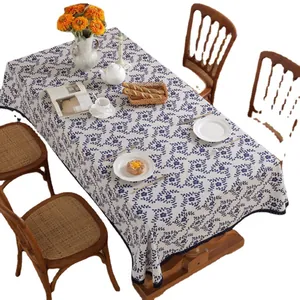 Franse retro rechthoekige tafelkleed met blauwe bloemenprint en kanten rand decoratie