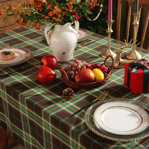 Klassische grün-goldene karierte Weihnachts-Tischdecke für festliche Tischdekorationen