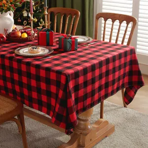 Klassische rot-schwarze Buffalo-Karo-Tischdecke für die Weihnachtsdekoration am Tisch