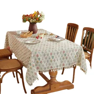 Franse vintage rechthoekige tafelkleed met bloemenpatroon en witte kwastjes