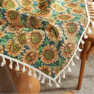 Vintage jacquard tafelkleed met zonnebloemen en elegante witte katoenen kwastjes