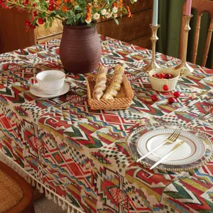 Boheems jacquard tafelkleed met kleurrijke geometrische patronen en kwastjes aan rand