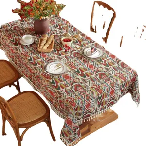 Boheems geometrisch geweven tafelkleed met witte franjes voor de eettafel