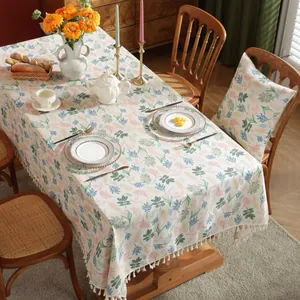 Nappe en lin avec motifs de feuilles colorées et pompons blancs faits à la main